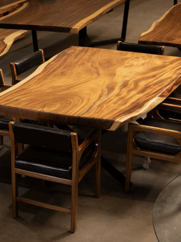Comedor de Parota 6 PAX.